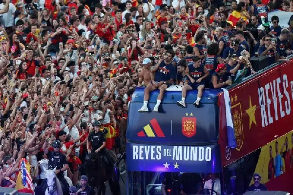 Watch scenes from Spain’s World Cup trophy parade in Madrid