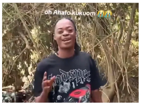 Watch as galamseyer threatens to attack government officials