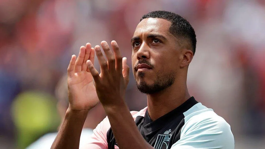Man Utd sign £48m Santos and close in on Tielemans