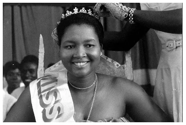 PHOTO: Tomb of Ghana's first Miss Ghana taken over by bushes - Reports