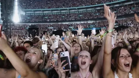 Harry Styles receives Guinness World Record for longest Wembley Stadium run