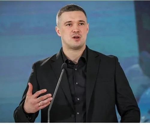 Protests in Ukraine over removal of Defence Minister
