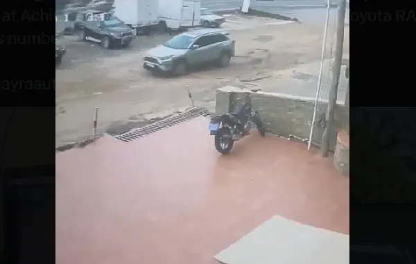 Watch as CCTV captures alleged thief driving away vehicle from Achimota garage