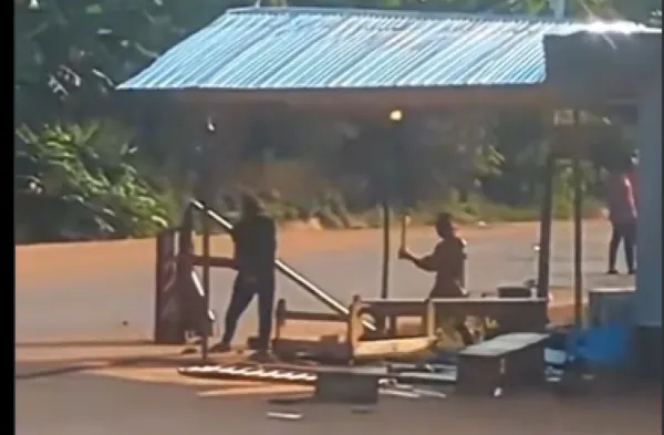 Watch as angry Sefwi Asawinso residents destroy police barrier