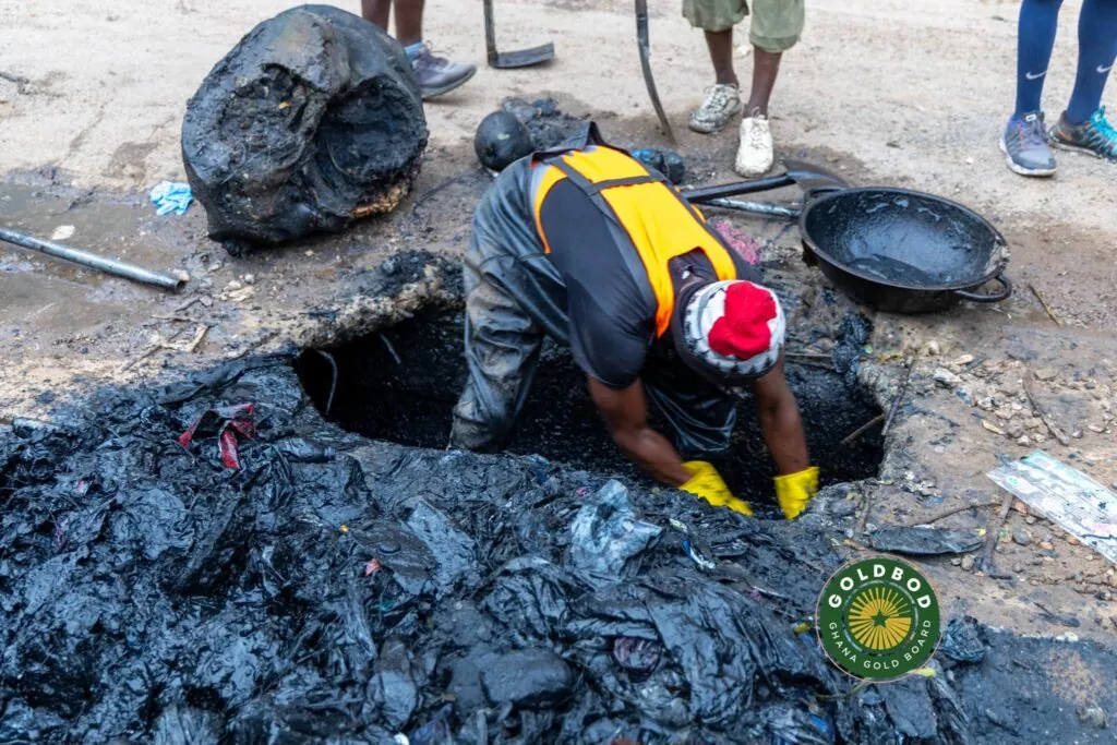GoldBod joins national clean-up exercise, cleans Makola enclave