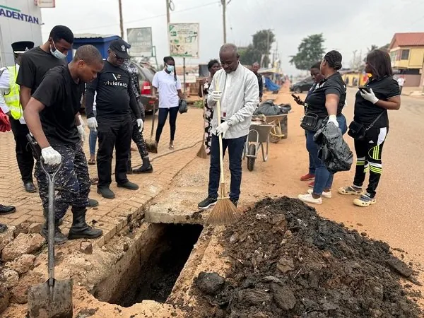 SDA South East Ghana leads Clean-Up in Adentan