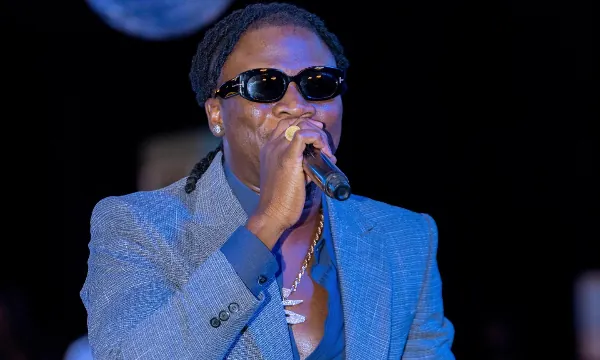 Stonebwoy claps back at TikTok user who mocked his leg