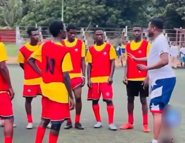 'Use your brain' - Asamoah Gyan's passionate touchline instructions go viral