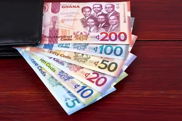 Cedi starts the week steady against major currencies