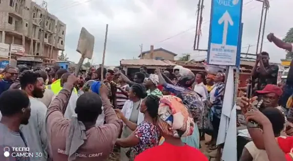 Residents hoot at Gomoa East MP over stalled Kasoa-Nyanyano road project