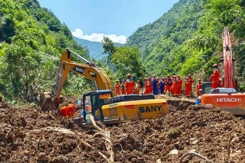 Landslide kills 21 forestry workers in China