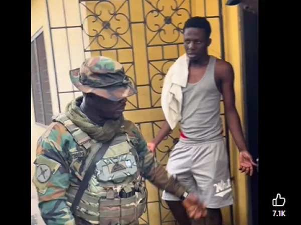 Watch as residents lock themselves indoors as ‘samansaman’ storms homes in Kumasi