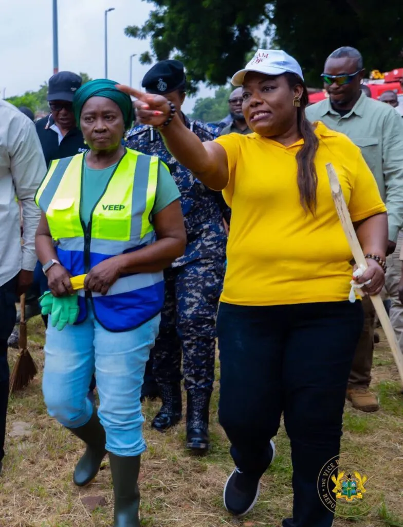 Photos: Vice President joins nationwide clean-up exercise