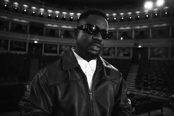 'Stay broke if you want people to leave you alone' — Sarkodie's cryptic post ignites debate online