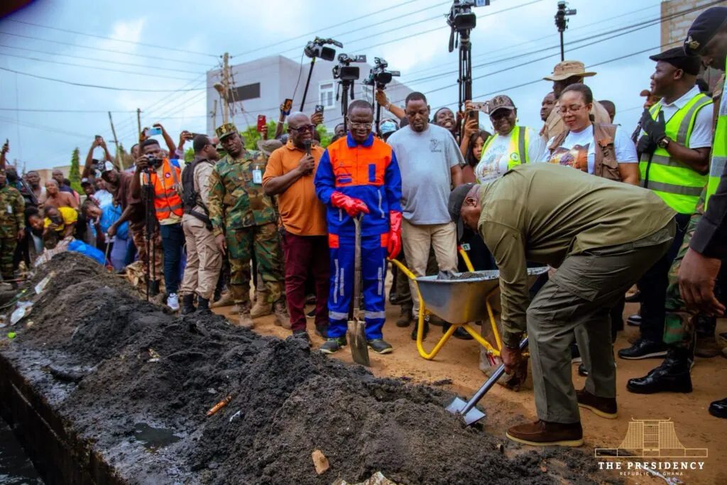 Mahama urges Ghanaians to sustain clean-up exercise as he calls for community involvement