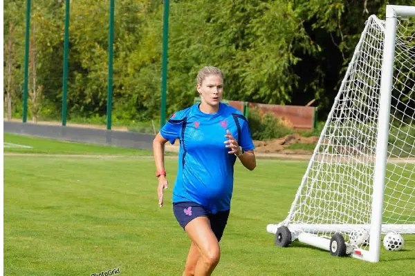 Justine Vanhaevermaet trains while seven months pregnant