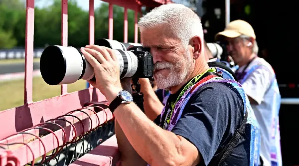 President of Czech works as trackside photographer at Hungarian GP