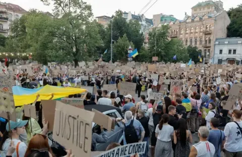 Ukraine’s ousted defence minister insists on being reinstated