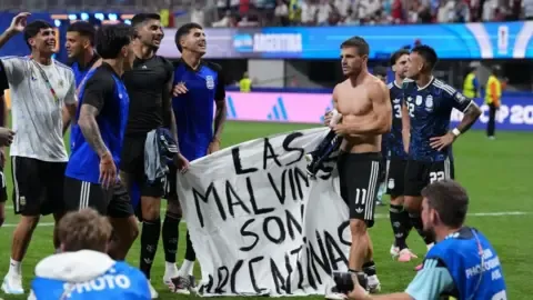 White House defends Argentina team over Falklands banner