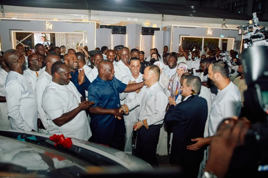 Sentuo Group and Eezzy Foundation donate 10 ambulances and pickup vehicles to the Ghana Police Service