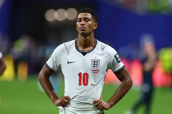 Holders Argentina beat England 2-1 to set up World Cup final against Spain