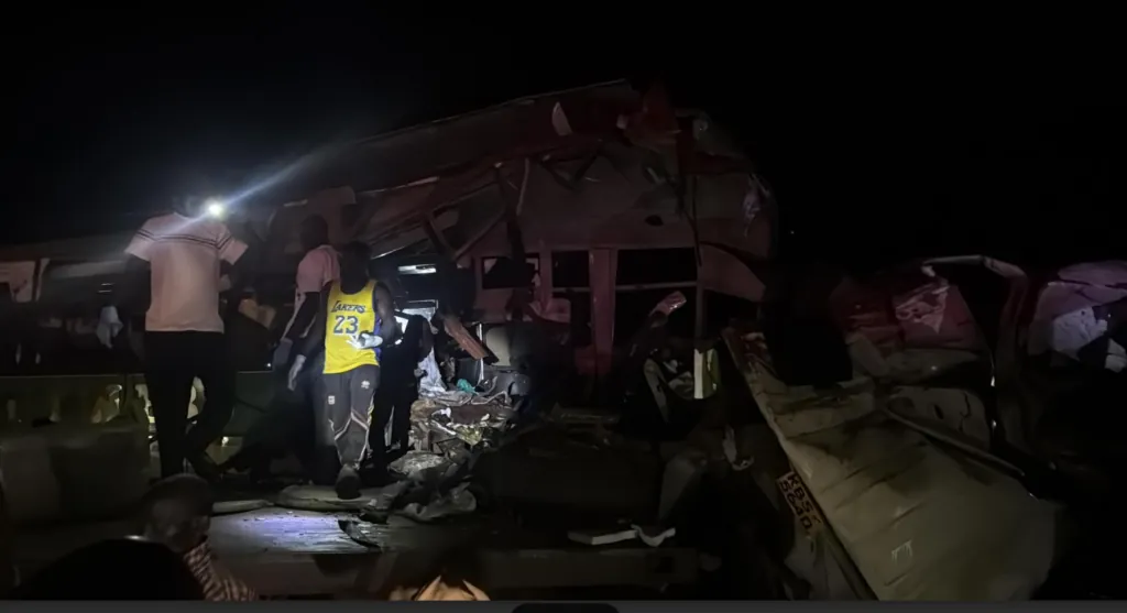 Fourteen dead, 28 injured after Kenyan trailer collides with bus in Uganda