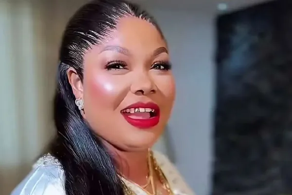 'Take your foolishness out of here!' - Agradaa blasts church instrumentalists over travel plans