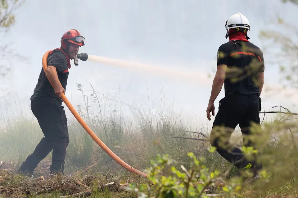 Major wildfire stabilises in central Spain but rising temperatures bring new alerts