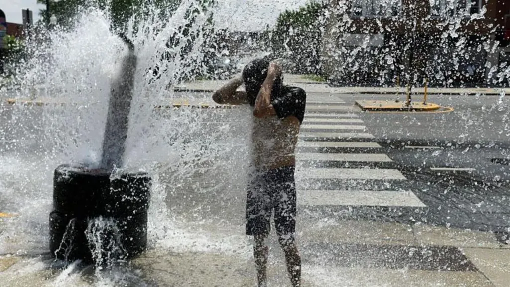 Dangerous heatwave scorches US as Fourth of July holiday kicks off
