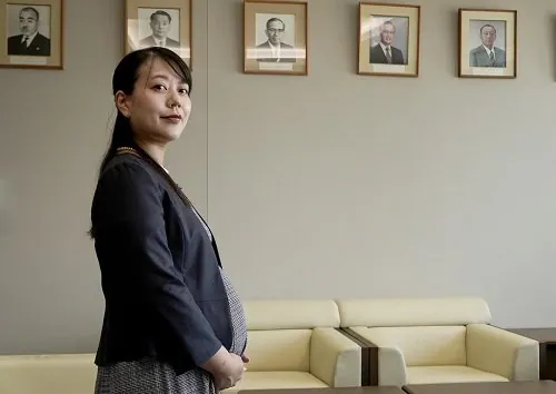Maternity leave for Japanese mayor causes stir