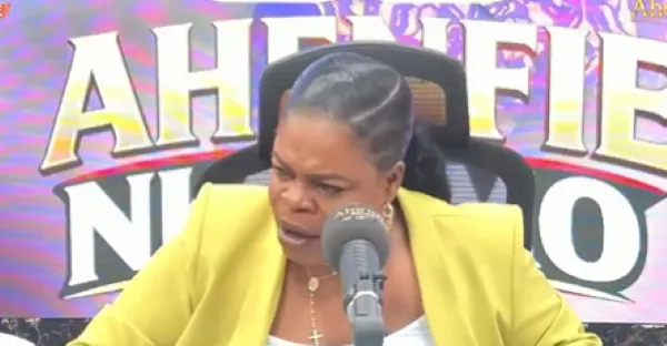 'If you're a woman project my picture' - Drama as man dares Oheneni Adazoa on live TV
